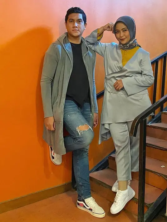 Kemudian Tantri menceritakan kehidupannya setelah menikah. Masih ada rasa tidak percaya di dalamnya, namun menurutnya sangat bisa untuk dikelola. Terlebih saat merasa tidak nyaman, bisa dikomunikasikan ke pasangan. (Instagram/tantrisyalindri)