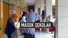 Hari pertama masuk sekolah siswa sekolah dasar (SD) diwarnai aksi rebutan kursi dan bangku sekolah oleh para siswa. Hal ini dilakukan karena para siswa khawatir jika nantinya mereka tidak mendapatkan bangku terdepan.