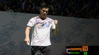 Pebulu tangkis tunggal putra Indonesia, Shesar Hiren Rhustavito saat bertanding melawan pebulu tangkis tunggal putra China Taipei, NG Ka Long Angus pada babak 32 besar Turnamen Bulu Tangkis East Ventures Indonesia Open 2022 di Istora Senayan, Jakarta, Rabu (15/6/2022). Shesar Hiren Rhustavito kalah rubber game 17-21, 21-11 dan 16-21. (Bola.com/Bagaskara Lazuardi)