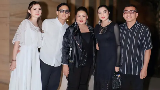6 Potret Ultah ke-50 Ibunda Sarah Menzel di Bali, Dihadiri Ashanty dan Anang