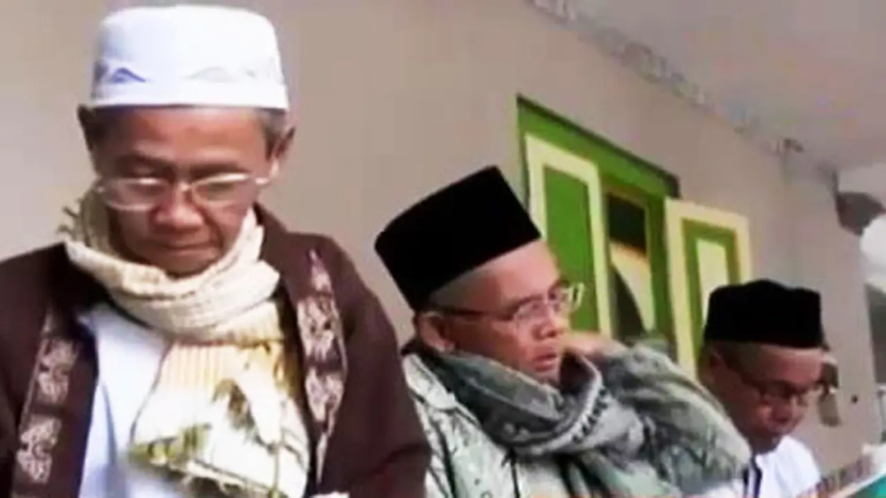 VIDEO: Ratusan Santri Lansia Khusyuk Mengaji di Ponpes Magelang