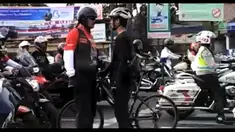  Kedatangan motor-motor Gede  membuat jalanan di Yogyakarta padat. Bahkan, terlihat beberapa pengendara moge melanggar rambu lalu lintas. Hal ini membuat  Salah seorang warga Yogya bernama Elanto. Pria tersebut berdiri di tengah jalan dan menghadang penge