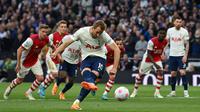 Harry Kane menjadi salah satu wakil Tottenham Hotspur sebagai pencetak gol terbanyak di Liga Inggris. Dua golnya ke gawang Arsenal membuat torehannya menjadi 15 gol pada musim ini. (AFP/Glyn Kirk)