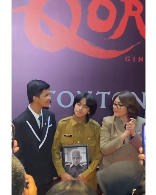 6 Potret keluarga Karina Ranau berbaju PNS hadiri premiere Qorin 2, wujudkan permintaan Epy Kusnandar