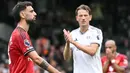 Duel sengit ini berlangsung dengan tensi tinggi, diwarnai gol bunuh diri Rodrigo Muniz dan gol balasan dari Emile Smith Rowe. (AFP/Justin Tallis)