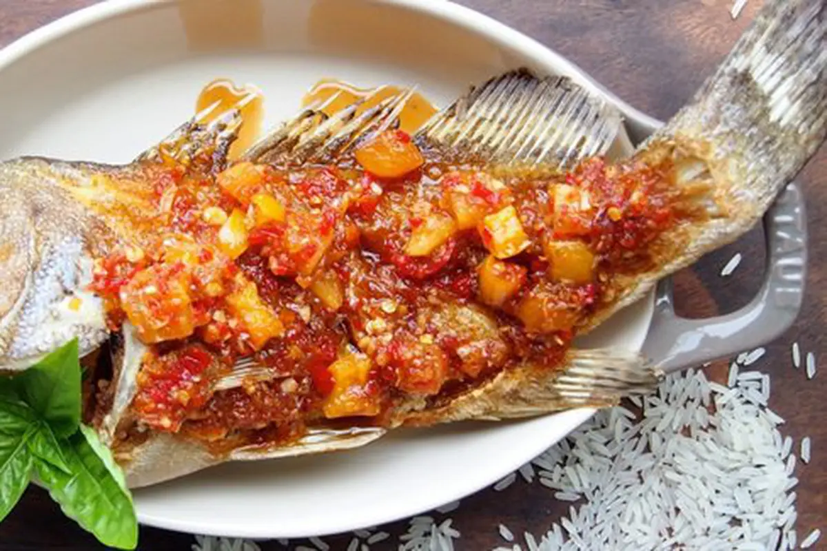 Ikan goreng sambal asam pedas manis/copyright Food Republic