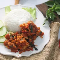 Ilustrasi ayam geprek pedas./Copyright shutterstock.com/g/Diade+Riva+Nugrahani