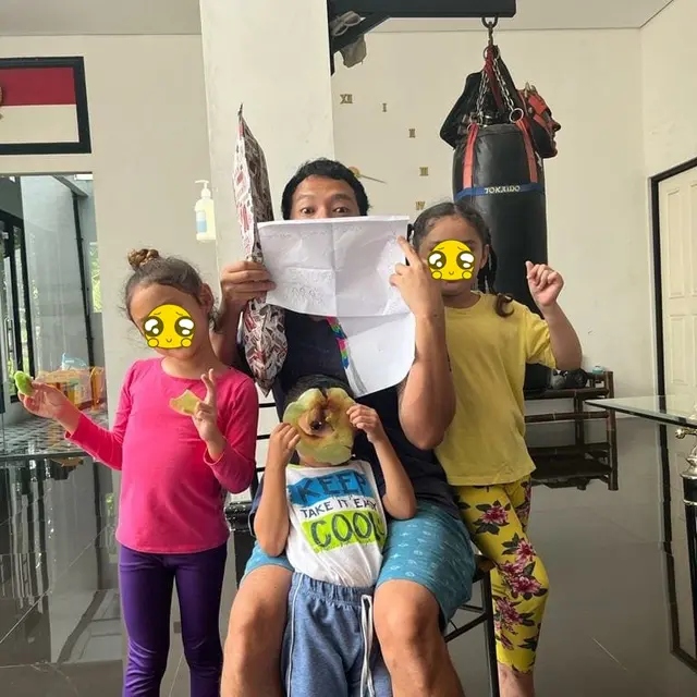 Dianggap Baby Face, Ini Potret 6 Artis Pria Usia 30an saat Momong Buah Hati