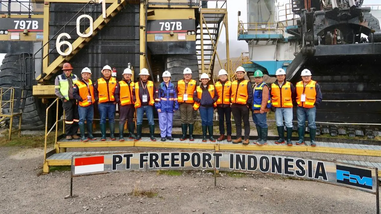 Menteri BUMN Rini M Soemarno mengunjungi tambang emas Grasberg yang dikelola PT Freeport Indonesia di Timika, Papua Barat.