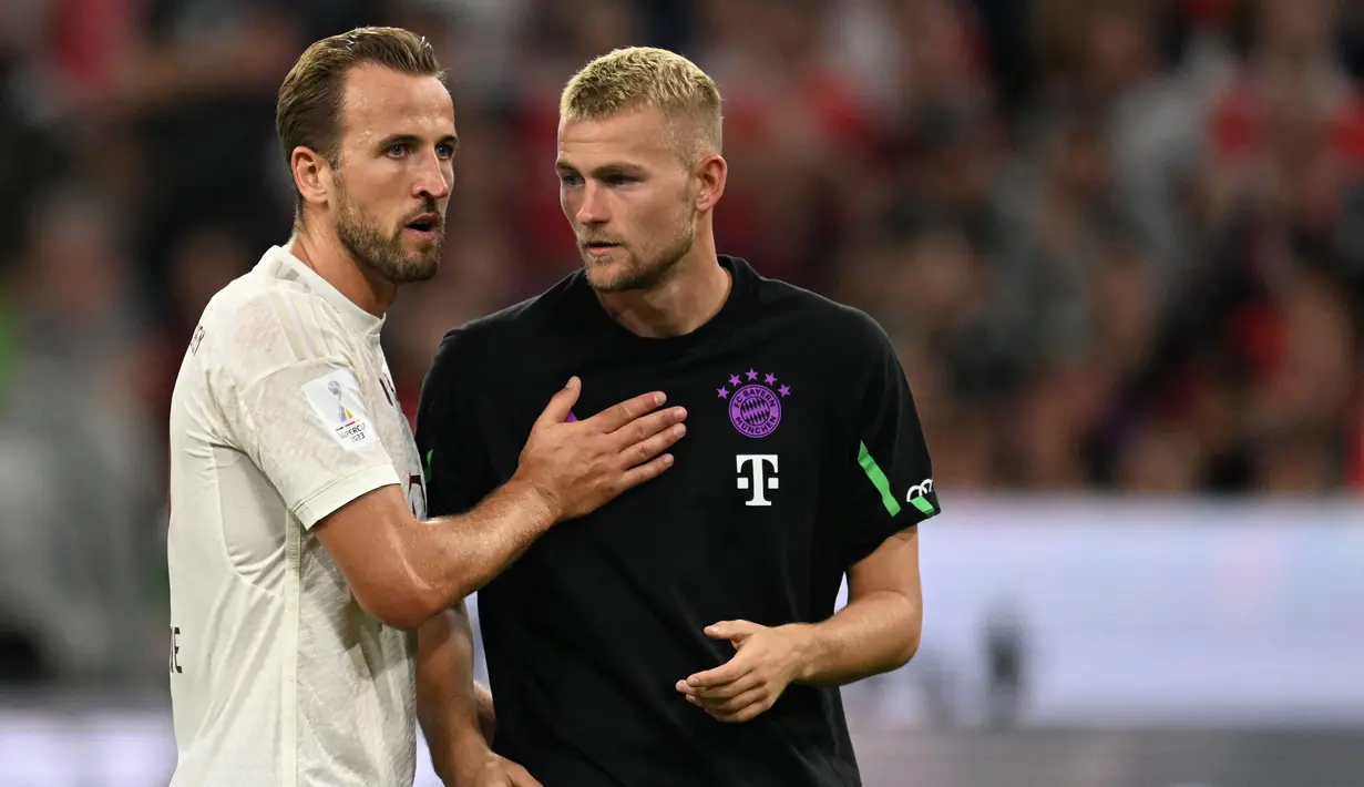 Harry Kane memulai petualangan barunya bersama Bayern Munchen setelah meninggalkan Tottenham Hotspur. Final pertamanya bersama Die Roten adalah Piala Super Jerman 2023. Bermain sebagai pengganti, Kane gagal membawa trofi pertama bersama di klub barunya. Bahkan, Bayern Munchen juga gagal menjuarai liga pada musim 2023/2024 karena penampilan gemilang Bayer Leverkusen. (AFP/Christof Stache)