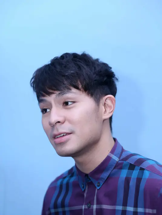 Memiliki basis fans fanatik yang tak sedikit membuat Fero Walandouw banyak mendapat komentar dari para penggemarnya. Bahkan terdapat fans fanatik yang rupanya kurang setuju dengan hubungan Fero Walandouw dan Agatha Priscilla. (Nurwahyunan/Bintang.com)
