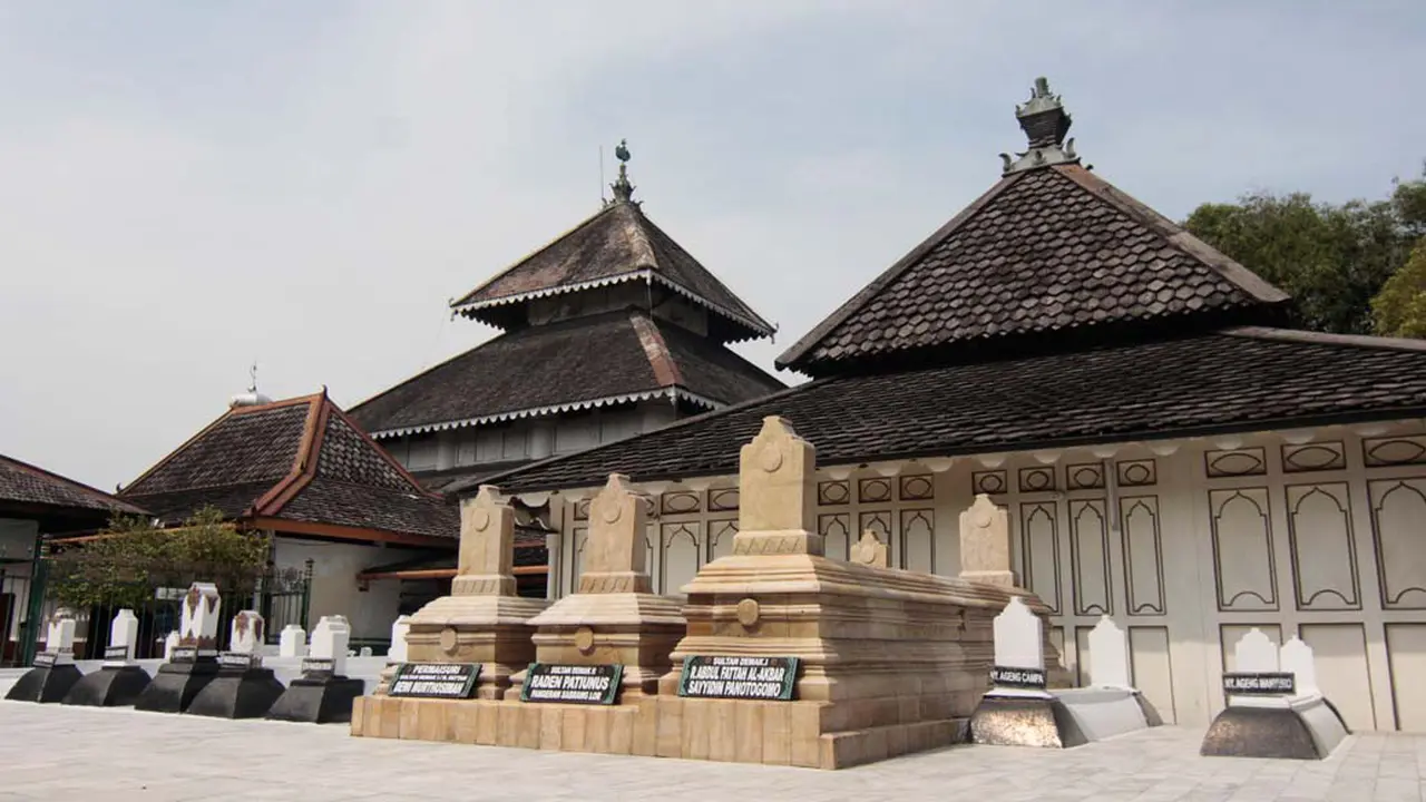 Mengintip 'Benda Peninggalan' di Masjid Walisongo