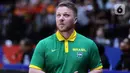 Ekspresi pelatih timnas basket Brasil, Gustavo Conti saat melawan Spanyol pada penyisihan Grup G FIBA World Cup 2023 di Indonesia Arena, Gelora Bung Karno, Jakarta, Senin (28/8/2023). (Liputan6.com/Helmi Fithriansyah)