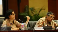 Menkeu Sri Mulyani  dan Wamen Mardiasmo  saat konferensi pers APBN 2017 di kantor Kemenkeu, Jakarta, Kamis (27\10). Sebagian pengusaha dan perusahaan di sektor minerba dan migas tidak patuh membayar pajak. (Liputan6.com/Angga Yuniar)
