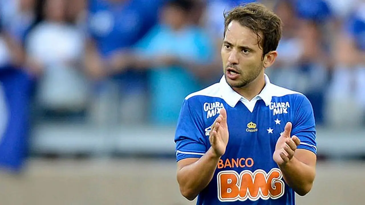 everton-ribeiro-131210b.jpg