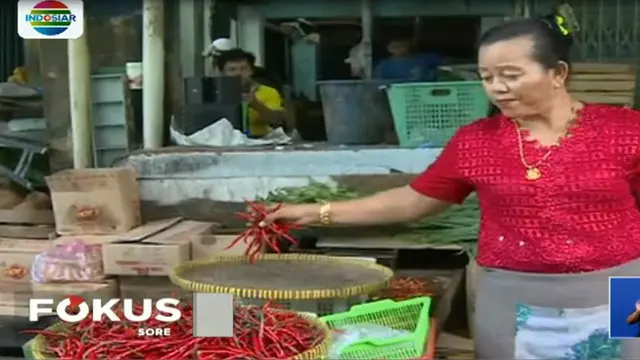 Pedagang cabai di Pasar Palmerah, Jakarta Barat, menjualnya hingga Rp 70 ribu per kilogram.