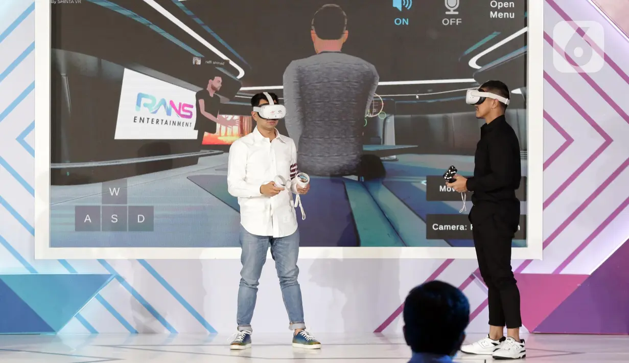 Founder RANS Entertainment Raffi Ahmad bersama Co-Founder Kaesang Pangarep saat peluncuran RansVerse di Jakarta, Jumat (1/4/2022). RANS Entertainment bersama Co-Founder & Chairman of VCGamers Wafa Taftazani memperkenalkan bisnis metaverse yang diberi nama RansVerse. (Liputan6.com/Helmi Fithriansyah)