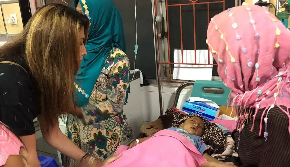 Ibu dari Teuku Rassya ini kerap membantu orang-orang yang kurang berutung. Hal tersebut dapat dilihat dari beberapa postingan foto dan video di akun Instagram pribadinya. (Foto: instagram.com/tamarableszynskiofficial)