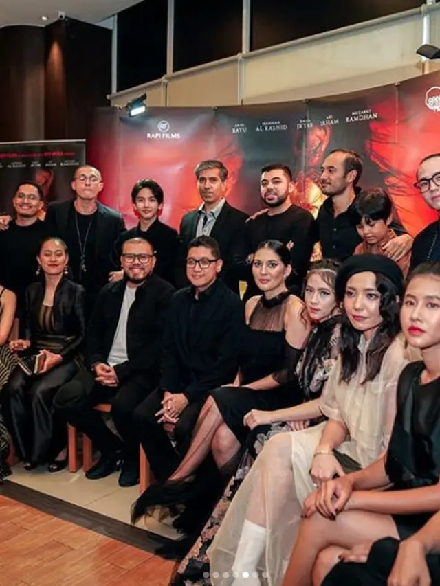 Para pemain film Ratu Ilmu Hitam (https://www.instagram.com/p/B4esMZdpaiN/)