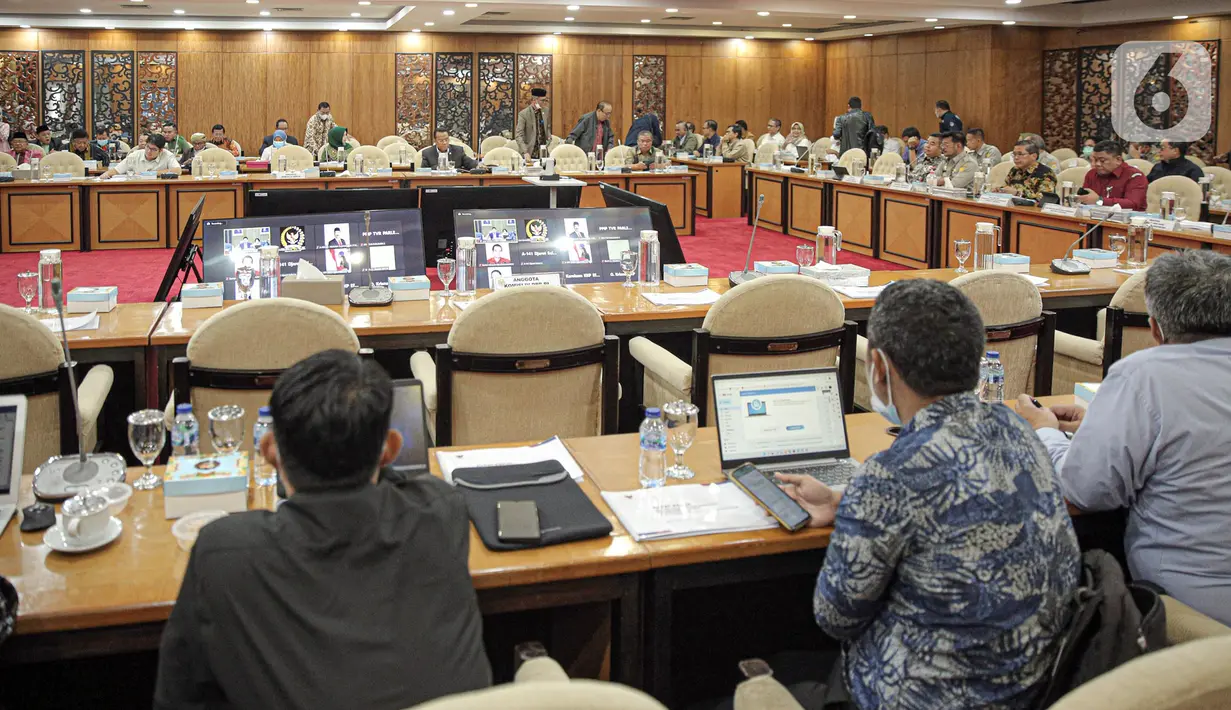 Suasana saat Menteri Pertanian Syahrul Yasin Limpo rapat kerja dengan Komisi IV DPR RI di Gedung Parlemen, Jakarta, Kamis (19/1/2023). Rapat kerja membahas Daftar Inventarisasi Masalah (DIM) dan pembentukan panitia kerja Rancangan Undang-Undang (RUU) tentang Konservasi Sumber Daya Alam Hayati dan Ekosistem (KSDAHE). (Liputan6.com/Faizal Fanani)