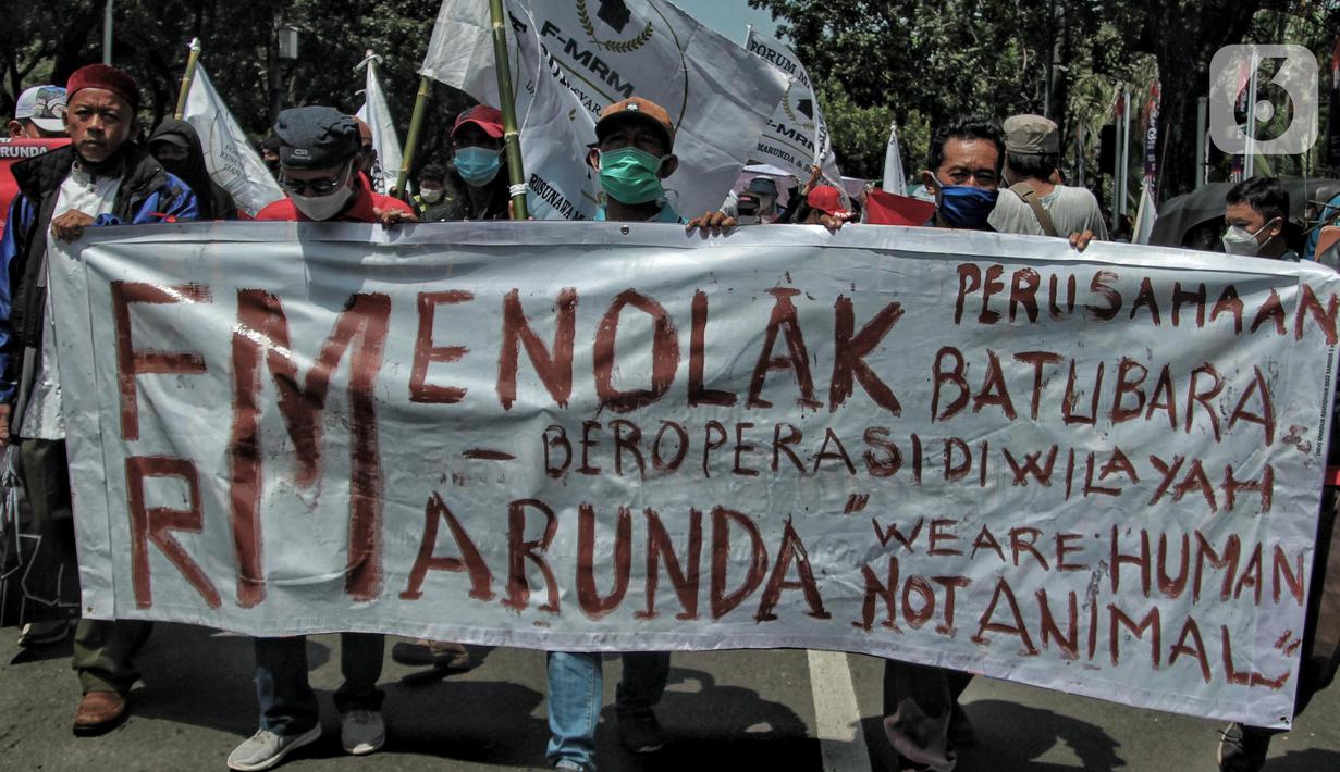 Massa aksi yang tergabung dalam Forum Masyarakat Rusunawa Marunda (F-MRM) saat menggelar aksi mengecam polusi debu batu bara di Balai Kota, Jakarta Pusat, Senin (28/3/2022). (merdeka.com/Iqbal S. Nugroho)