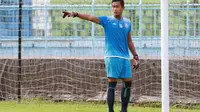 Teddy Heri Setiawan, kiper Persik Kediri mengadu nasib di Arema. (Bola.com/Iwan Setiawan)