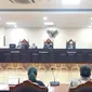 Majelis Kehormatan Mahkamah Konstitusi atau MKMK menggelar sidang dugaan pelanggaran kode etik terhadap Ketua MK Anwar Usman. (Merdeka.com/Muhammad Genantan Saputra)
