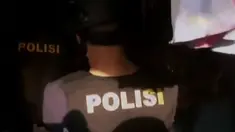 Lift barang milik sebuah toko sepeda jatuh, hingga tempat persembunyian pelaku pencurian kendaraan bermotor digrebek.
