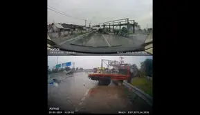 Lakalantas di Pintu Masuk Toll Karawang Timur 2, Kamis (28/3/2024) dari rekaman dashcam. (Sumber: Instagram/@romansasopirtruck)