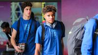 Pemain Timnas Inggris U-17, Michael Golding tiba di Terminal 3 Bandara Soekarno Hatta, Tangerang, Banten menjelang Piala Dunia U-17 2023 pada Jumat (03/11/2023). (Bola.com/Bagaskara Lazuardi)