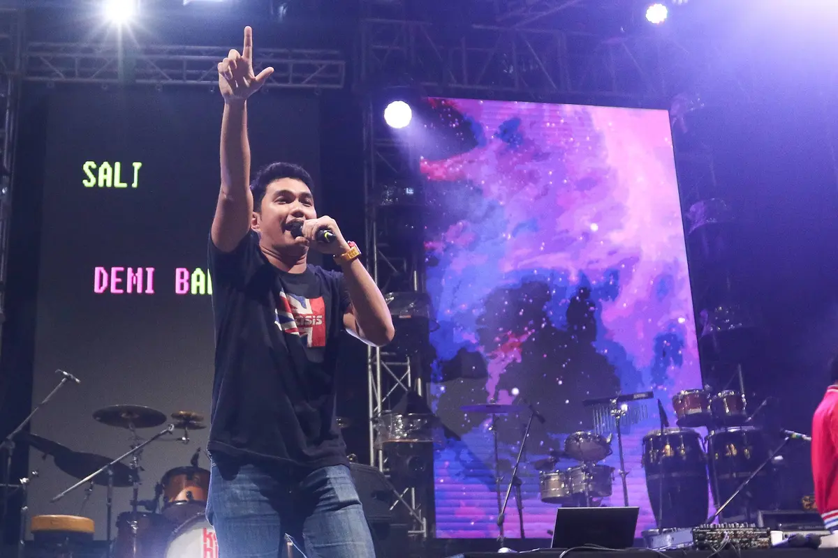 Aksi Oom Leo Berkaraoke dan Aldi Taher Goyang Panggung KapanLagi Buka Bareng 2023