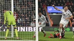 Maguire berkontribusi atas gol kedua Setan Merah yang membuat skor menjadi 2-1. (AFP/Glyn Kirk)