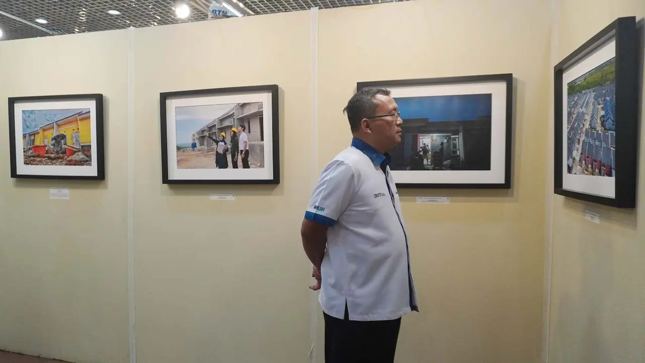 Direktur Utama Sambangi Pameran Foto Anugerah Jurnalistik BTN