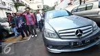 Tokoh Kalijodo Daeng Azis saat mendatangi Kantor Komnas HAM, Jakarta, Senin (15/2). Daeng ke Komnas HAM bermaksud mengadukan rencana relokasi red light district Kalijodo oleh Gubernur DKI Basuki Tjahaja Purnama (Ahok). (Liputan6.com/Faizal Fanani)