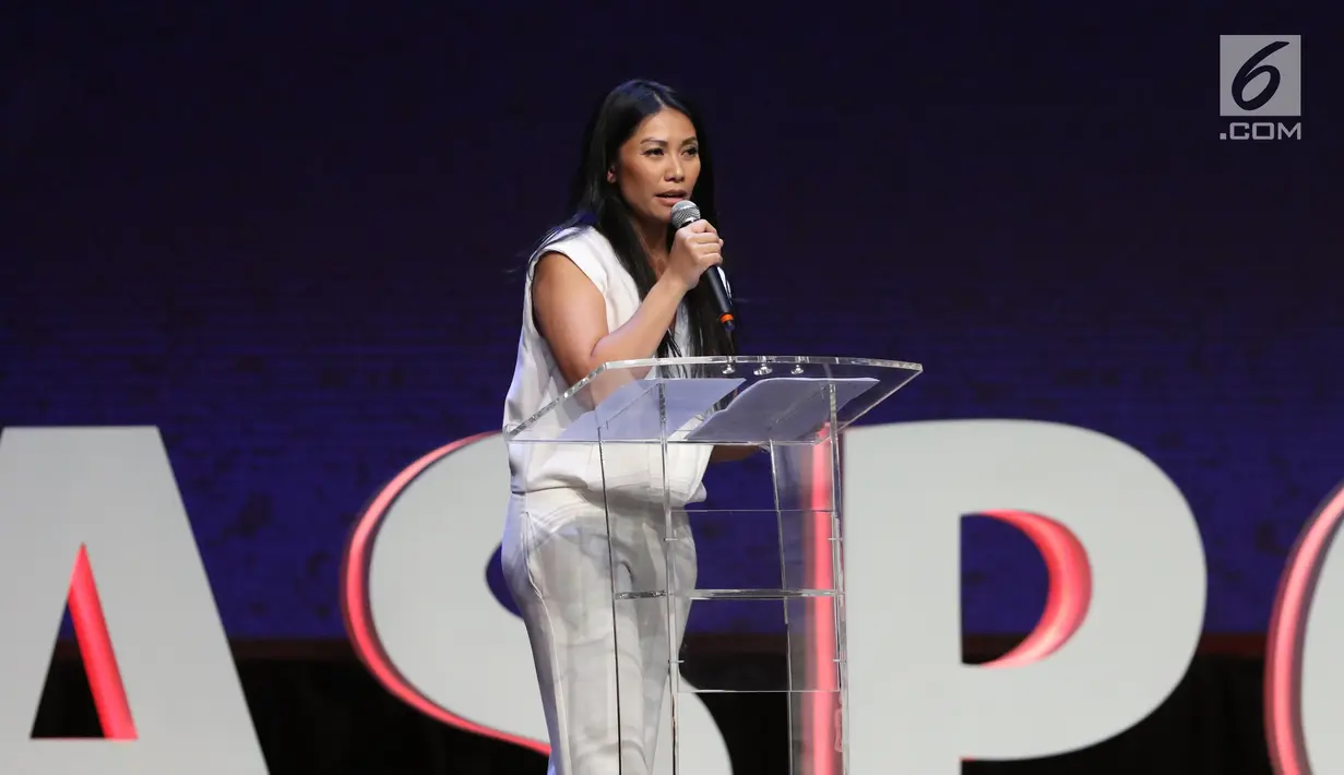 Musisi Anggun Cipta Sasmi saat berbagi cerita dalam 4th Congress of Indonesian Diaspora di Kota Kasablanka, Jakarta, Sabtu (1/7). (Liputan6.com/Angga Yuniar) 
