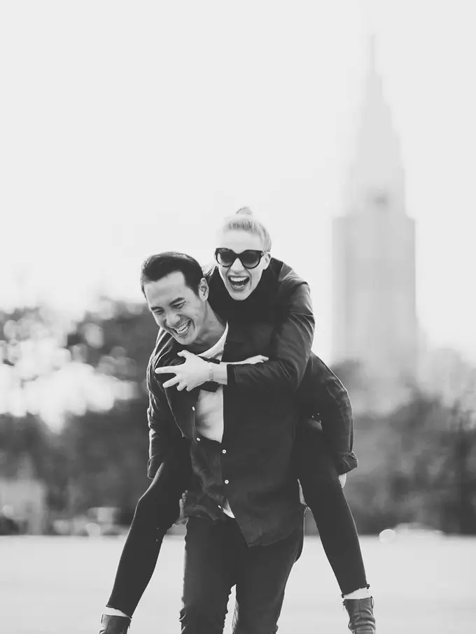 7 Pesona Viola Maria, Istri Daniel Mananta yang Jarang Tersorot