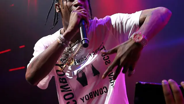 [Bintang] Kylie Jenner - Travis Scott
