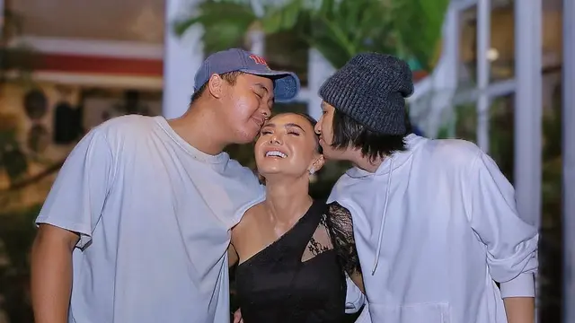 6 Potret Terbaru Yuni Shara Bersama Dua Anaknya, Tampak Kompak dan Harmonis
