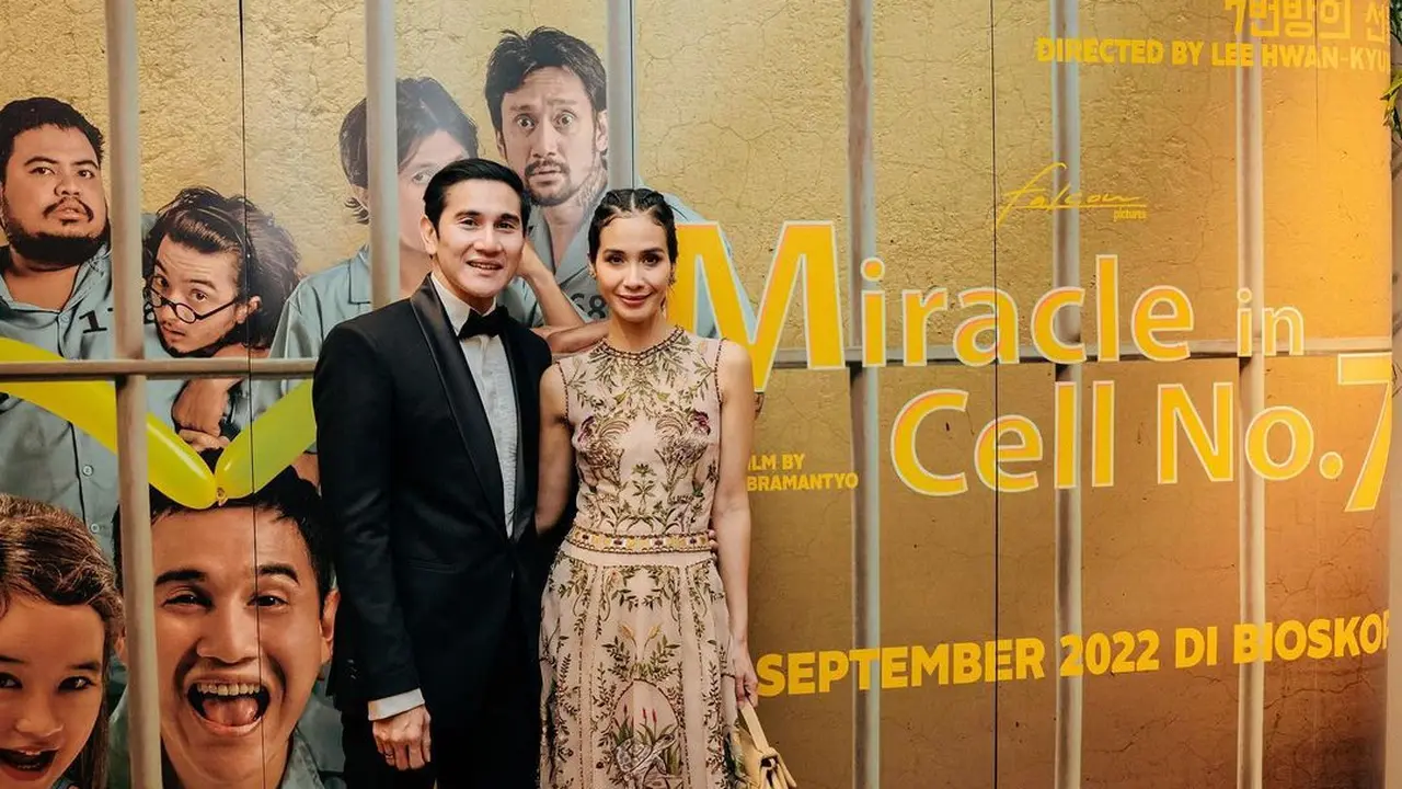 7 Potret Vino G. Bastian saat Tampil di Gala Premier Miracle In Cell No.7, Banjir Pujian