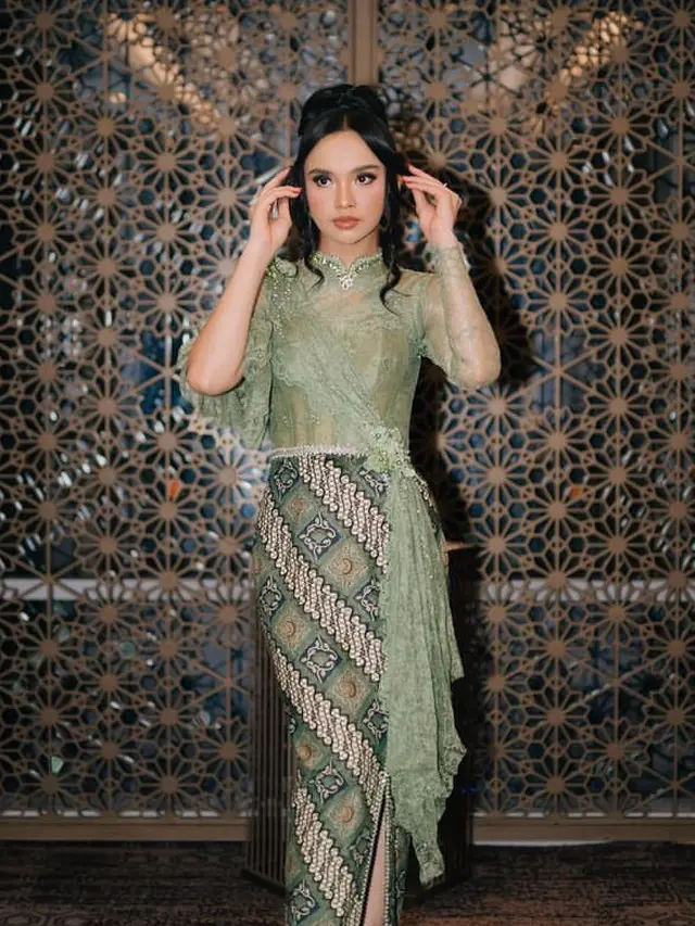 Inspirasi Modifikasi Kebaya ala Artis