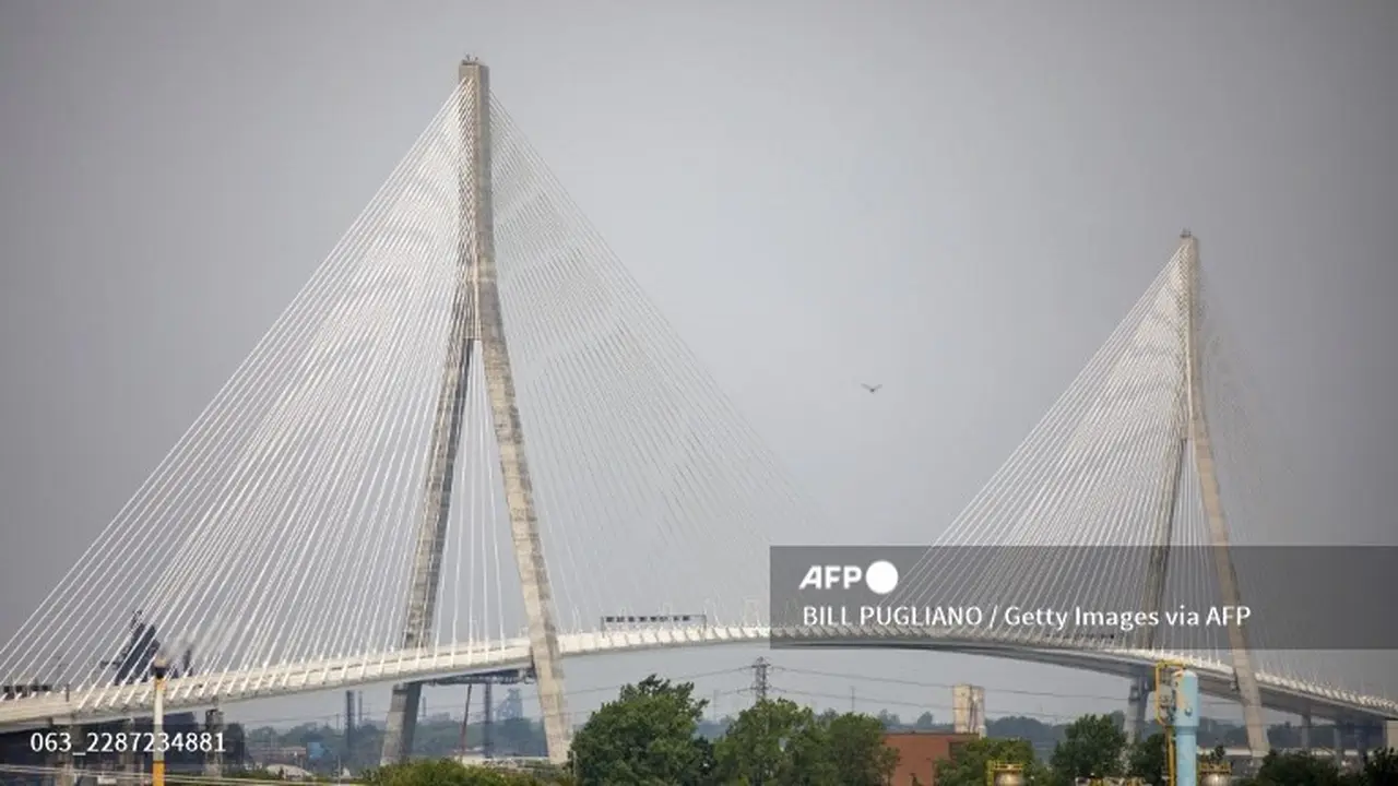 Dibayangi Tarif Trump, Jembatan Rp 82 Triliun Kanada-Amerika Serikat Beroperasi