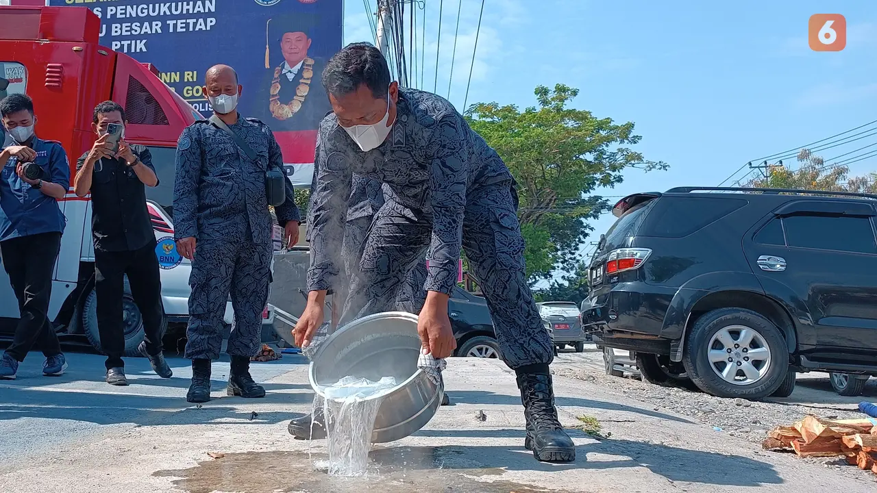 Pemusnahan sabu-sabu dengan cara direbus