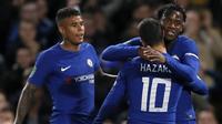 Striker Chelsea, Michy Batshuayi, merayakan gol yang dicetaknya ke gawang Nottingham Forest pada laga Piala Liga di Stadion Stamford Bridge, London, Rabu (20/9/2017). Chelsea menang 5-1 atas Forest. (AP/Kirsty Wigglesworth)