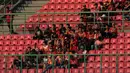 The Jakmania saat menonton Persija Jakarta U-19 melawan Sriwijaya FC U-19 pada laga perdana Liga 1 U-19 di Stadion Patriot, Bekasi, Sabtu (8/7/2017). Persija U19 bermain imbang 1-1. (Bola.com/Nicklas Hanoatubun)
