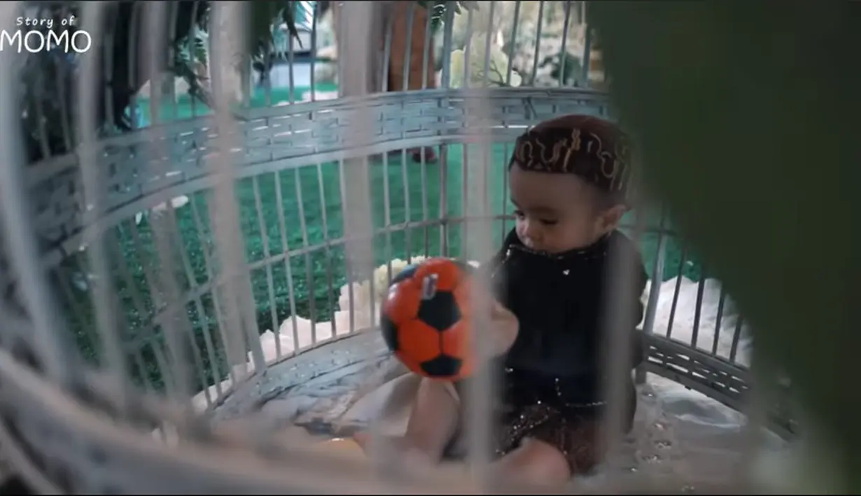 Tedak siten anak kedua Momo Geisha (Youtube/Momo Youtube Channel)