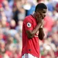 Striker Manchester United, Marcus Rashford, tampak kecewa setelah melakukan penalti saat melawan Crystal Palace pada laga Premier League di Stadion Old Trafford, Manchester, Sabtu (24/8). MU kalah 1-2 dari Palace. (AFP/Lindsey Parnaby)