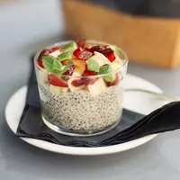 Ilustrasi puding chia seeds./Copyright shutterstock.com/g/boggy