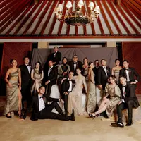 Vidi Aldiano merilis foto resmi Groomsmen & Groom’s Angels di resepsi pernikahannya pada 15 Januari 2022 di akun Instagramnya (Foto: Instagram @vidialdiano)