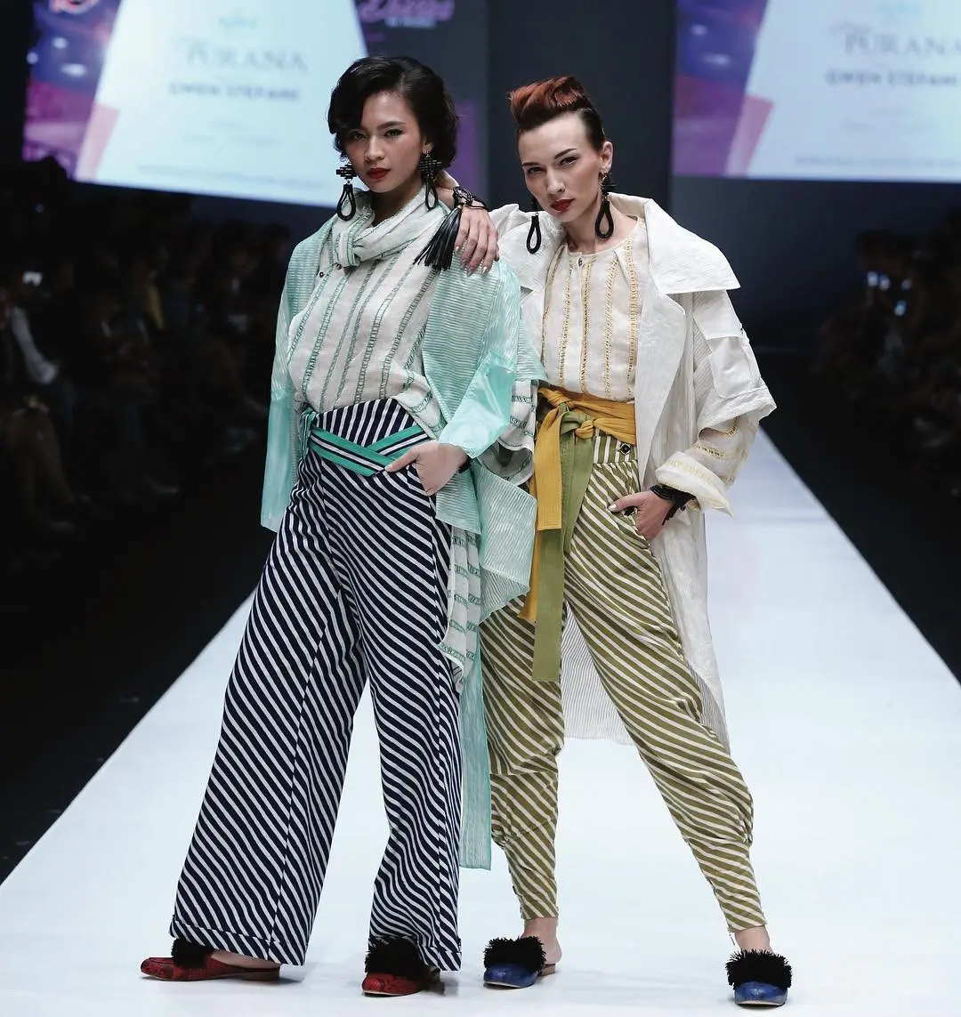Pakaian trendi yang dibuat dari bahan bio-plastik di JFW 2018-Purana. (Sumber foto: puranaindonesia/instagram)