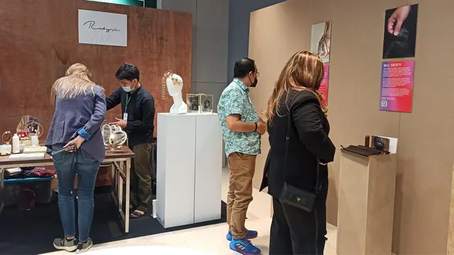 Kolaborasi Inspiratif APR dan Komunitas Peduli Lingkungan di Fashion Revolution Indonesia